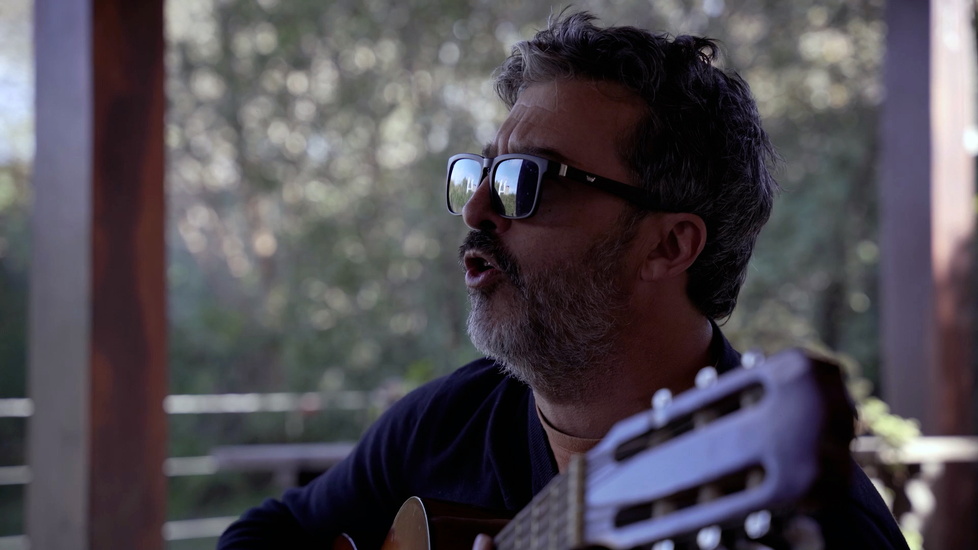 Ramiro Fresneda con guitarra, Tiempos circulares