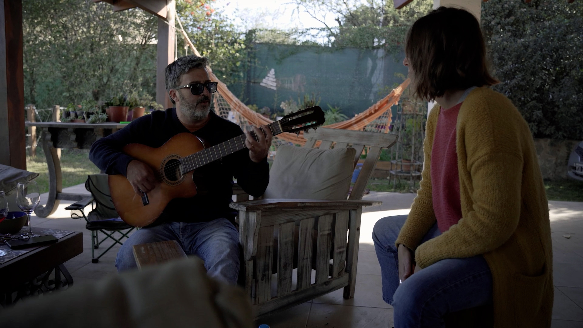 Ramiro Fresneda con guitarra y familia, Tiempos circulares
