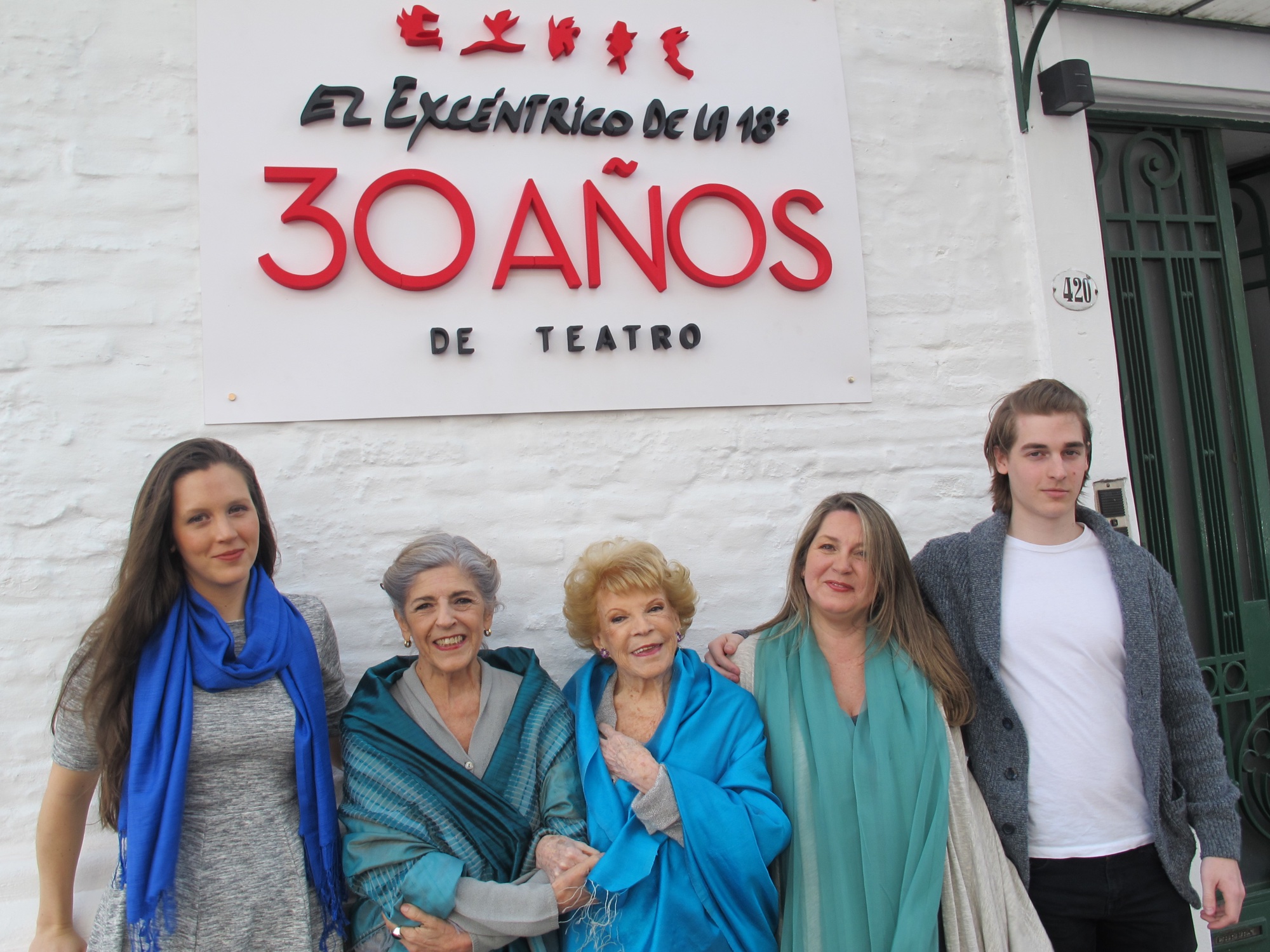 Familia frente al Excéntrico de la 18, 30 años de teatro